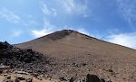 De små hvide striber på toppen er damp fra krateret. Teide er stadig en 'levende' vulkan.