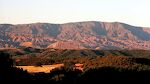 Når man går lidt ned ad vejen, har man en udsigt over Cuyama Valley til Cuyama Badlands, som er særlig flot ved solnedgang. Når man går lidt ned ad vejen, har man en udsigt over Cuyama Valley til Cuyama Badlands, som er særlig flot ved solnedgang.