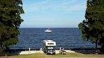 Lake Okeechobee er så stor, at man ikke kan se land på den anden side. Den er på 1900 km², eller lidt større end Lolland-Falster.