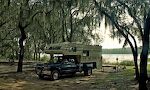 Jeg camperer på Kenwood Campground ved Lake Ocklawaha i Florida. [Denne campingplads blev lukket ca. 2001.]