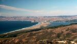 Udsigt til Morro Bay med Morro Rock fra stien til Valencia Peak i Montaña de Oro State Park. Udsigt til Morro Bay med Morro Rock fra stien til Valencia Peak i Montaña de Oro State Park.