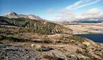 Udsigt til Mt. St. Helens fra vejen op til Windy Ridge med en del af Spirit Lake til højre. Udsigt til Mt. St. Helens fra vejen op til Windy Ridge med en del af Spirit Lake til højre.