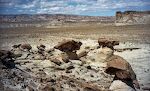 Jeg krydser Wahweap Creek nær mundingen ved Lake Powell og kommer op på et plateau, hvor jeg finder en masse hoodoos af samme slags som dem, der findes ved 'My Butte'.