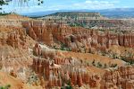 Udsigt fra Sunset Point. Bryce Canyon ligger langs Pink Cliffs i en højde af ca. 8000 fod (2440 m).