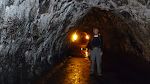 Vi gør en afstikker fra Iki Crater Trail til Thurston Lava Tube. Vi gør en afstikker fra Iki Crater Trail til Thurston Lava Tube.