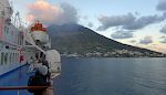 Øen har en befolkning på ca. 500 mennesker, og de fleste bor i byen Stromboli på det nordøstlige hjørne af øen.