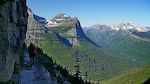 I bunden af dalen løber McDonald Creek, og langs den går Going-to-the-Sun Road op til et skarpt knæk, som kaldes 'The Loop', hvorefter den går hen ad den bjergside vi går på.