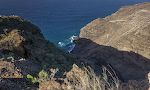 Vi er startet fra det sted, hvor vej LP-116 møder stien PR LP 12.2 lidt syd for kanten af Barranco del Jurado, som vi her kigger ned i. Bemærk udsigtspunktet øverst til venstre.