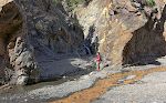 Ved Roque Idafe deler kløften sig med Barranco del Almendro Amargo til venstre. Vi følger Barranco del Limonero til højre.