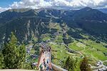 Udsigt til Roc del Quer platformen, som peger mod sydvest. Nedenfor ses en del af byen Canillo.