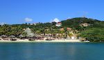 Parrot Tree Resort ligger flot og har en imponerende tilkørselsvej belagt med røde brosten. Under den store palapa er der en restaurant, hvor der var underholdning med musik. Parrot Tree Resort ligger flot og har en imponerende tilkørselsvej belagt med røde brosten. Under den store palapa er der en restaurant, hvor der var underholdning med musik.