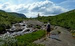Vi er startet på turen, som går langs en elv op gennem Finnstøldalen.