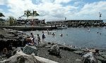 I weekenden er de fleste besøgende i Isaac Hale Park indfødte Hawaiianere. I weekenden er de fleste besøgende i Isaac Hale Park indfødte Hawaiianere.