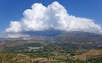 Vi er på vej tilbage, og skyerne over Sierra Nevada er blevet virkeligt imponerende. Vi er på vej tilbage, og skyerne over Sierra Nevada er blevet virkeligt imponerende.