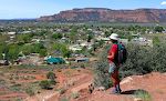 Vi går en tur på 'K-Hill Trail' i Kanab med en flot udsigt over byen til den vestlige side, hvor vi bor. Vi går en tur på 'K-Hill Trail' i Kanab med en flot udsigt over byen til den vestlige side, hvor vi bor.