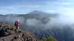 En udsigt mod Pico del Teide, mens skyerne begynder at komme ind. En udsigt mod Pico del Teide, mens skyerne begynder at komme ind.