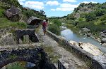 Vi går langs Río Hozgarganta, hvor der findes en gammel kanal, 'El Cao de la Real', som blev brugt af 'Fábrica de Artillería' i 1700-tallet. Vi går langs Río Hozgarganta, hvor der findes en gammel kanal, 'El Cao de la Real', som blev brugt af 'Fábrica de Artillería' i 1700-tallet.