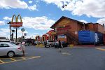 Vi gør endnu et stop ved 'Barstow Station', midt ude i Mojave ørkenen. Vi gør endnu et stop ved 'Barstow Station', midt ude i Mojave ørkenen.
