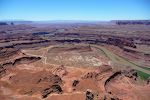 Her ser man, hvor Shafer Trail Road går ned til floden. Den fortsætter i Potash Road ude til venstre. Her ser man, hvor Shafer Trail Road går ned til floden. Den fortsætter i Potash Road ude til venstre.
