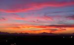 Lad os slutte med endnu en solnedgang set fra vores balkon. Lad os slutte med endnu en solnedgang set fra vores balkon.