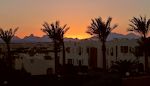 Solnedgang over Hotel Saraya set fra Sunset Bar. Solnedgang over Hotel Saraya set fra Sunset Bar.