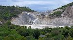 Vi kunne ikke gå ind i krateret, som har været lukket siden september 2017, hvor et forældrepar og deres 11-årige søn omkom i Solfatara. Vi kunne ikke gå ind i krateret, som har været lukket siden september 2017, hvor et forældrepar og deres 11-årige søn omkom i Solfatara.