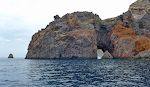 Nærbillede af stenbuen, som også kaldes 'Grotta degli Angeli'. (NB: Der er også et Punta Perciato med en stenbue på øen Salina.)