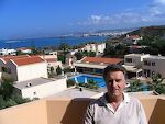 Udsigt til Chania fra terassen til vores hotelværelse i Golden Beach.
