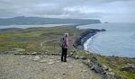 Efter formiddagens tur til Sólheimajökull kører vi ud på halvøen Dyrhólaey. Fra stien til fyrtårnet har vi udsigt til Reynisfjara Black Sand Beach med Reynisdrangar klipperne i vandet ud for pynten. Efter formiddagens tur til Sólheimajökull kører vi ud på halvøen Dyrhólaey. Fra stien til fyrtårnet har vi udsigt til Reynisfjara Black Sand Beach med Reynisdrangar klipperne i vandet ud for pynten.