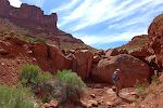 På den anden side (østsiden) af indkørslen til Castle Valley kan man gå op i en kløft, der hedder Porcupine Canyon. Her er vi kommet til en lille forhindring. På den anden side (østsiden) af indkørslen til Castle Valley kan man gå op i en kløft, der hedder Porcupine Canyon. Her er vi kommet til en lille forhindring.