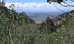 På vejen ned har vi i et par glimt en udsigt over San Luis Valley mod vest.