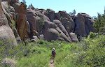 Området er meget populært blandt 'rock climbers', men vi ser kun den lille gruppe på væggen forude.