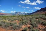 La Sal Mountains mod syd og lidt af Porcupine Rim, som afgrænser Castle Valley mod vest. La Sal Mountains mod syd og lidt af Porcupine Rim, som afgrænser Castle Valley mod vest.