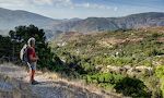 Den første del af ruten er en stejl opstigning gennem en skov. Vi er nu kommet ud af skoven og nyder udsigten ned gennem Barranco Salado mod Lanjarón. Den første del af ruten er en stejl opstigning gennem en skov. Vi er nu kommet ud af skoven og nyder udsigten ned gennem Barranco Salado mod Lanjarón.