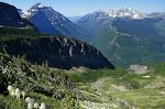Vi er startet på tilbageturen. Bjergvæggen på højre side af McDonald Creek kaldes Glacier Wall, og bjerget bagved er Heavens Peak.