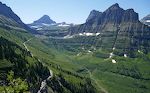 Og her ses vejens fortsættelse i retning mod Logan Pass. Bjerget overfor er Mount Oberlin.