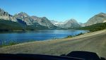 Udsigt fra bilen over Lake Sherburne på vej til Many Glacier.