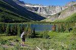 Efter 6 km er vi nået til Bullhead Lake. Stien fortsætter rundt om søen og op til venstre til Swiftcurrent Pass.