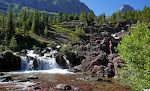 Vi gør igen holdt ved Redrock Falls, hvor solen nu har nået den nederste del af vandfaldet.