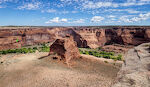 Næste stop er Junction Overlook. Her mødes den sydlige Canyon de Chelly med den nordlige Canyon del Muerto. Ved pilen ses Junction Ruin.