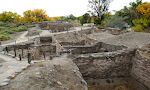 Den pueblo, der eksisterede her, er en aflægger af Chaco Canyon kulturen. Man får ved indgangen et lamineret hæfte med, som beskriver, hvad man ser ved en rundgang til de 21 numre ved ruinerne.