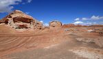 Vandstanden i Lake Powell er faldet dramatisk siden 1999 (ca. 45 m, se <kurver @ //graphs.water-data.com/lakepowell/>, og jeg er nu kommet under det niveau, søen havde engang, hvilket kan ses på de hvide aflejringer på klipperne, den såkaldte 'bathtub ring'. Vandstanden i Lake Powell er faldet dramatisk siden 1999 (ca. 45 m, se <kurver @ //graphs.water-data.com/lakepowell/>, og jeg er nu kommet under det niveau, søen havde engang, hvilket kan ses på de hvide aflejringer på klipperne, den såkaldte 'bathtub ring'.