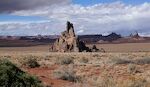 Kort før Kayenta har jeg denne flotte udsigt mod nord med Small Agathla Peak i forgrunden, spidsen af Agathla Peak til højre, og Monument Valley i baggrunden. Kort før Kayenta har jeg denne flotte udsigt mod nord med Small Agathla Peak i forgrunden, spidsen af Agathla Peak til højre, og Monument Valley i baggrunden.