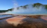 Grand Prismatic Spring, set fra en anden vinkel. Grand Prismatic Spring, set fra en anden vinkel.
