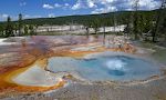 På vejen tilbage tager vi Firehole Lake Drive og gør holdt ved Firehole Spring (se video). På vejen tilbage tager vi Firehole Lake Drive og gør holdt ved Firehole Spring (se video).
