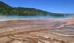 Lysforholdene ved Grand Prismatic Spring er meget bedre her midt på dagen, og der er ikke nær så meget damp. Lysforholdene ved Grand Prismatic Spring er meget bedre her midt på dagen, og der er ikke nær så meget damp.