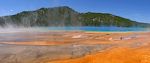 Panorama over Grand Prismatic Spring. Bemærk hvordan dampen reflekterer vandets blå farve. Panorama over Grand Prismatic Spring. Bemærk hvordan dampen reflekterer vandets blå farve.