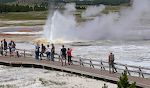 En af de mest bemærkelsesværdige gejsere langs stien er Clepsydra Geyser, som er i konstant udbrud (se video). En af de mest bemærkelsesværdige gejsere langs stien er Clepsydra Geyser, som er i konstant udbrud (se video).