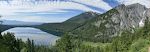 På dette panorama kan man se, hvordan Phelps Lake ligger i forhold til Death Canyons munding til højre i billedet. På dette panorama kan man se, hvordan Phelps Lake ligger i forhold til Death Canyons munding til højre i billedet.