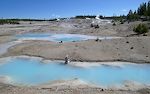 Disse lyseblå, mælkeagtige pools indeholder en kolloid opløsning af meget små partikler og kaldes også 'Colloidal Pools'. Disse lyseblå, mælkeagtige pools indeholder en kolloid opløsning af meget små partikler og kaldes også 'Colloidal Pools'.